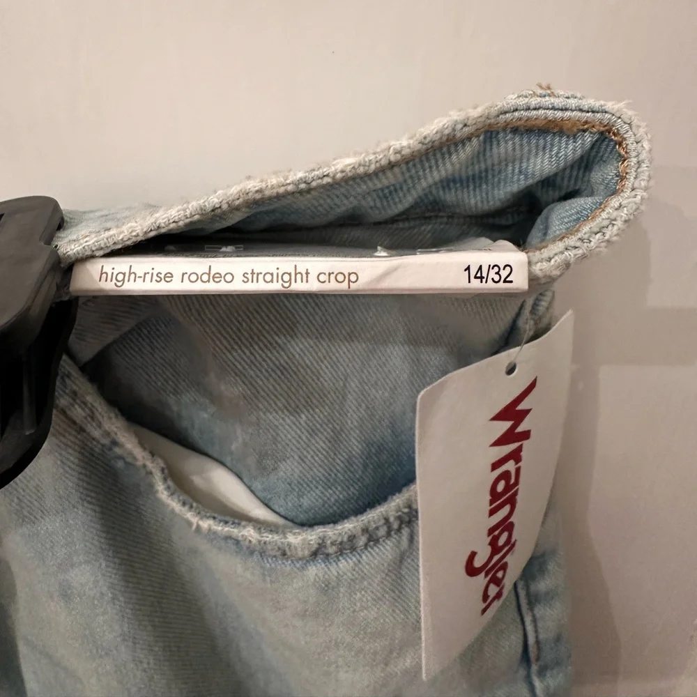 NWT Wrangler High-Rise Rodeo Straight Crop Light Blue Distressed Jeans 14/32 - Picture 5 of 5